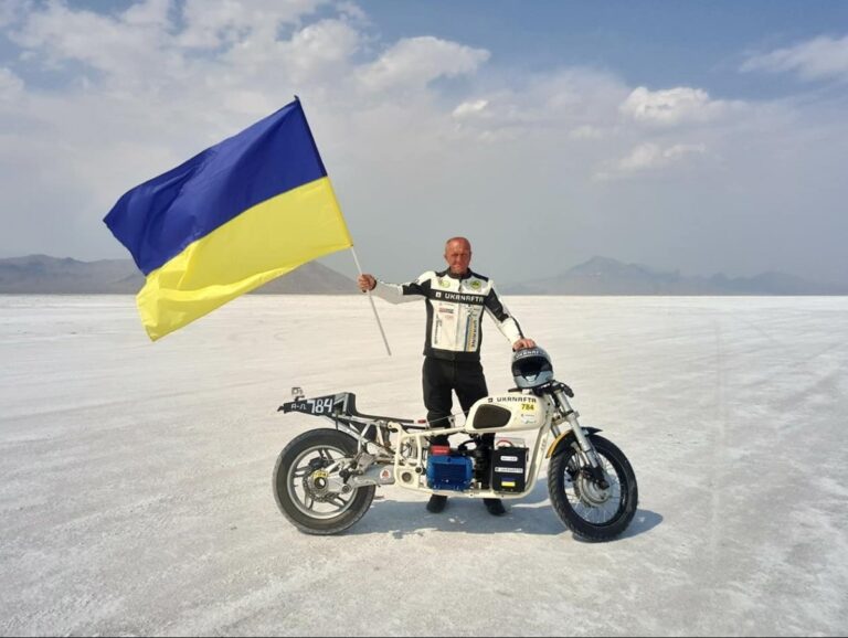 Украинский гонщик готовится к новому рекорду на электромотоцикле