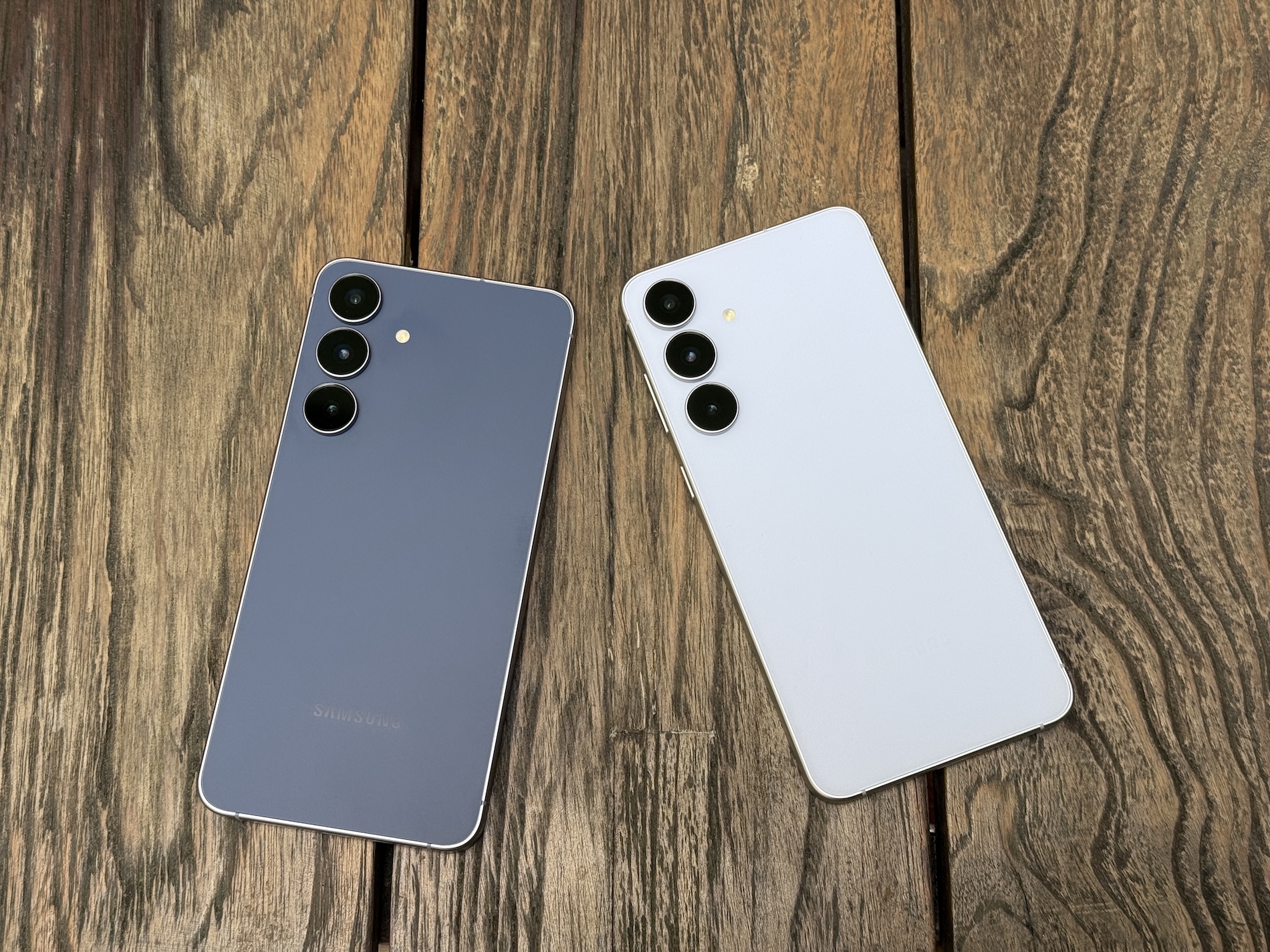 Samsung S25 FE или Samsung A57 5G: выбор между смартфонами 2025 и 2026 года